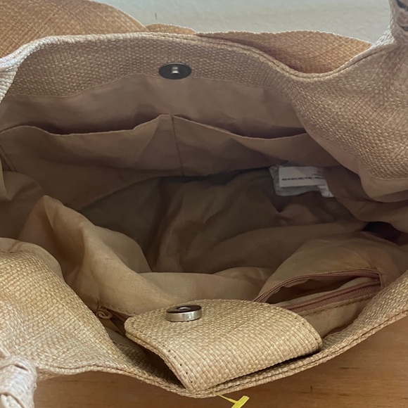 Handbag with Large Flower Accent - Beige Woven Tote - Picture 3 of 8